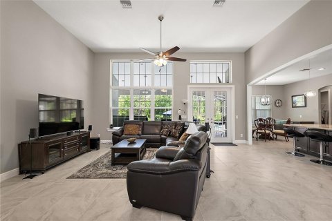 Casa en venta en Lady Lake, Florida, 5 dormitorios, 315.12 m2 № 1659906 - foto 8