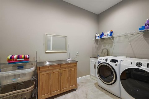 Casa en venta en Lady Lake, Florida, 5 dormitorios, 315.12 m2 № 1659906 - foto 21