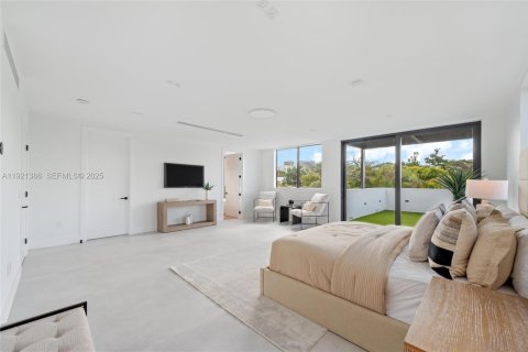 Villa ou maison à vendre à Miami, Floride: 5 chambres, 372.35 m2 № 1977163 - photo 14