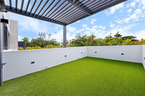 Villa ou maison à vendre à Miami, Floride: 5 chambres, 372.35 m2 № 1977163 - photo 27