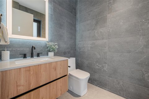 Villa ou maison à vendre à Miami, Floride: 5 chambres, 372.35 m2 № 1977163 - photo 11