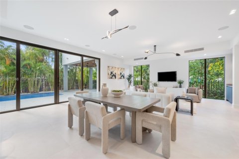 Villa ou maison à vendre à Miami, Floride: 5 chambres, 372.35 m2 № 1977163 - photo 8