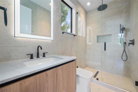 Villa ou maison à vendre à Miami, Floride: 5 chambres, 372.35 m2 № 1977163 - photo 21
