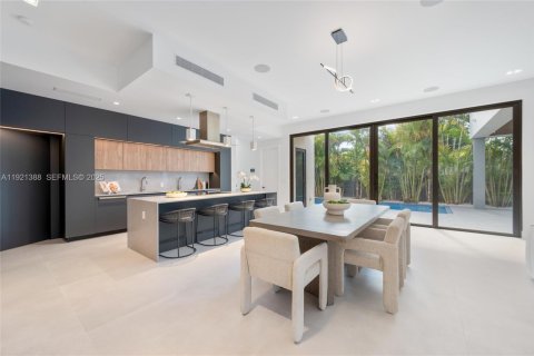 Villa ou maison à vendre à Miami, Floride: 5 chambres, 372.35 m2 № 1977163 - photo 7