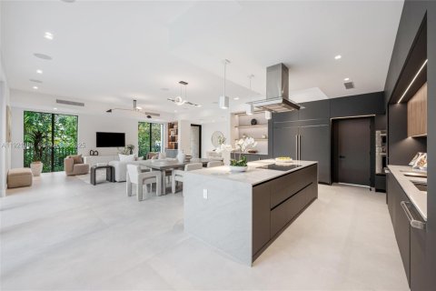 Villa ou maison à vendre à Miami, Floride: 5 chambres, 372.35 m2 № 1977163 - photo 5