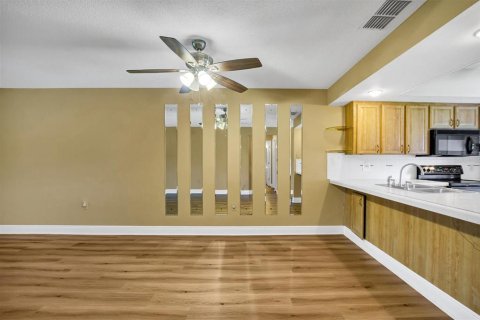 Condo in Lake Wales, Florida, 2 bedrooms  № 2377565 - photo 15