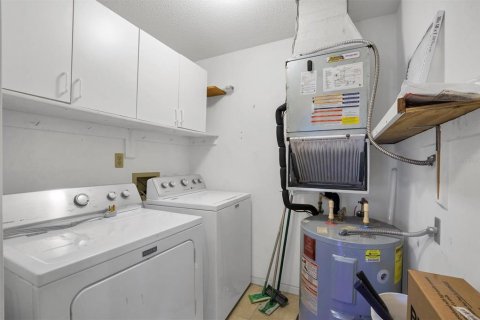 Condo in Lake Wales, Florida, 2 bedrooms  № 2377565 - photo 18