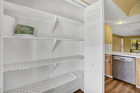 Condo in Lake Wales, Florida, 2 bedrooms  № 2377565 - photo 11