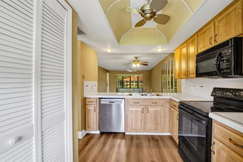 Condo in Lake Wales, Florida, 2 bedrooms  № 2377565 - photo 12