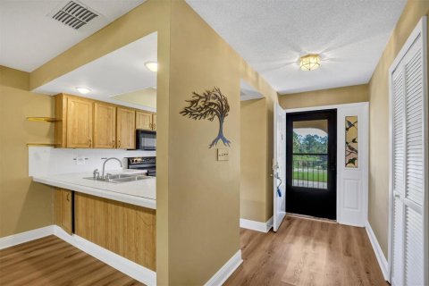 Condo in Lake Wales, Florida, 2 bedrooms  № 2377565 - photo 7