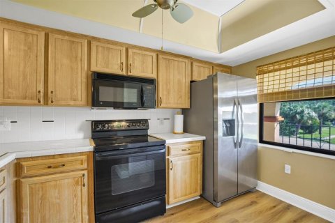 Condo in Lake Wales, Florida, 2 bedrooms  № 2377565 - photo 9