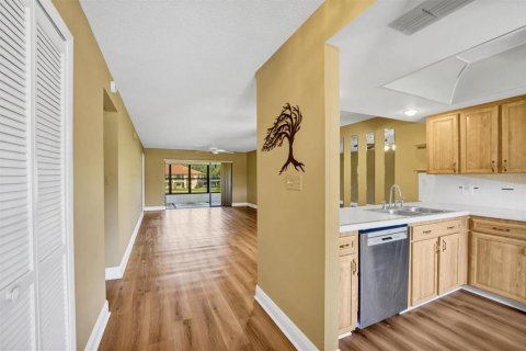 Condo in Lake Wales, Florida, 2 bedrooms  № 2377565 - photo 6