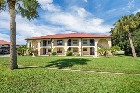Condo in Lake Wales, Florida, 2 bedrooms  № 2377565 - photo 2