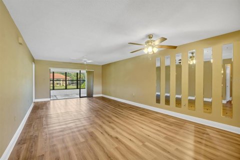 Condo in Lake Wales, Florida, 2 bedrooms  № 2377565 - photo 14