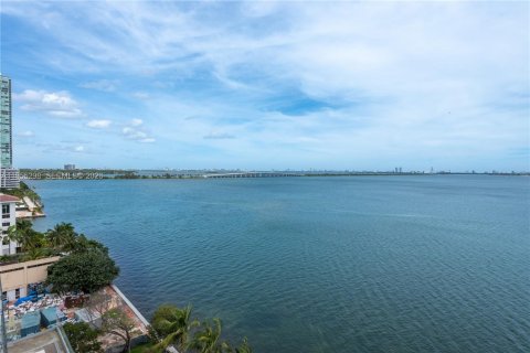 Condo in Miami, Florida, 2 bedrooms № 2011110 - photo 4