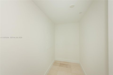 Condo in Miami, Florida, 2 bedrooms № 2011110 - photo 16