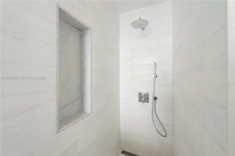 Condo in Miami, Florida, 2 bedrooms № 2011110 - photo 19