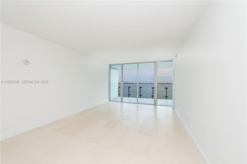 Condo in Miami, Florida, 2 bedrooms № 2011110 - photo 7