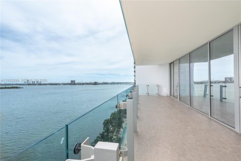 Condo in Miami, Florida, 2 bedrooms № 2011110 - photo 2