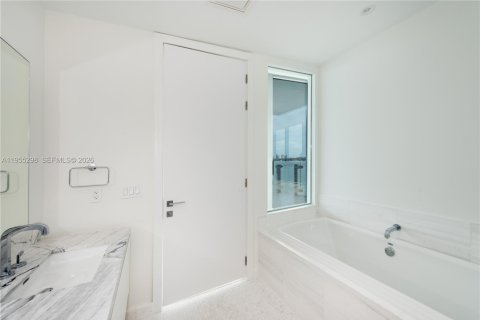 Condo in Miami, Florida, 2 bedrooms № 2011110 - photo 20
