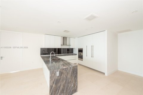 Condo in Miami, Florida, 2 bedrooms № 2011110 - photo 10