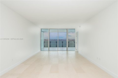 Condo in Miami, Florida, 2 bedrooms № 2011110 - photo 6