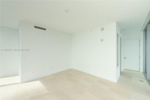 Condo in Miami, Florida, 2 bedrooms № 2011110 - photo 15