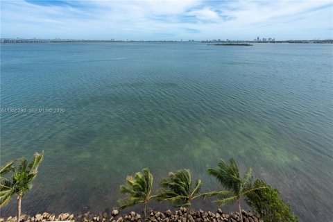 Condo in Miami, Florida, 2 bedrooms № 2011110 - photo 5