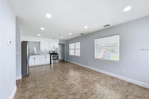 Casa en venta en Lakeland, Florida, 4 dormitorios, 136.19 m2 № 2386502 - foto 4