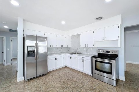 Casa en venta en Lakeland, Florida, 4 dormitorios, 136.19 m2 № 2386502 - foto 8