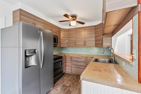 House in Margate, Florida 3 bedrooms, 84.91 sq.m. № 1783762 - photo 4