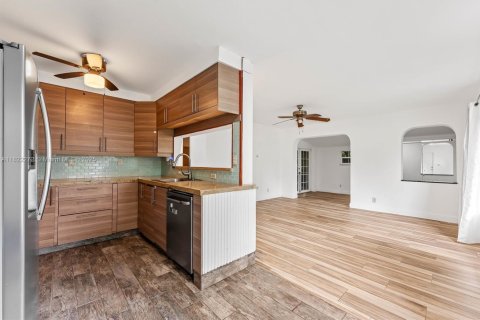 House in Margate, Florida 3 bedrooms, 84.91 sq.m. № 1783762 - photo 3