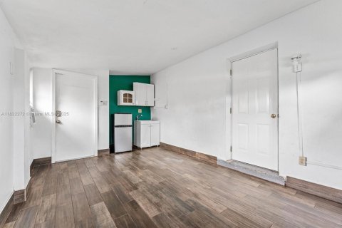 House in Margate, Florida 3 bedrooms, 84.91 sq.m. № 1783762 - photo 12