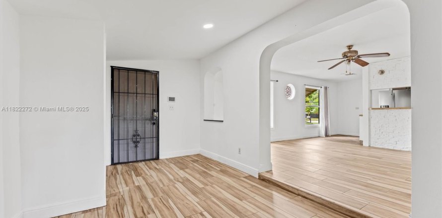 House in Margate, Florida 3 bedrooms, 84.91 sq.m. № 1783762