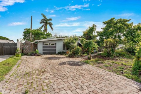 House in Margate, Florida 3 bedrooms, 84.91 sq.m. № 1783762 - photo 20