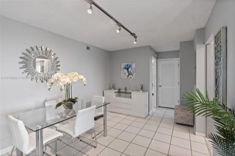 Copropriété à vendre à Fort Lauderdale, Floride: 2 chambres, 102.19 m2 № 1930145 - photo 15