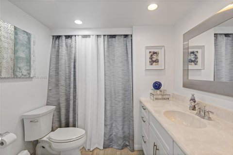 Copropriété à vendre à Fort Lauderdale, Floride: 2 chambres, 102.19 m2 № 1930145 - photo 23