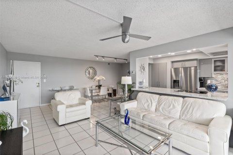 Copropriété à vendre à Fort Lauderdale, Floride: 2 chambres, 102.19 m2 № 1930145 - photo 14