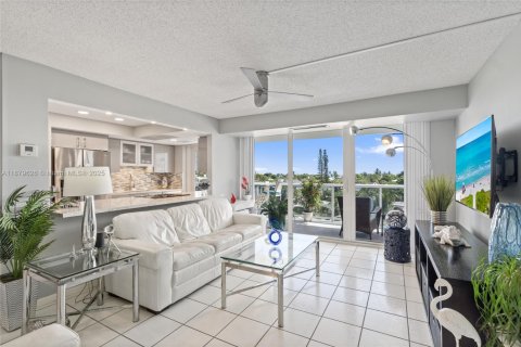 Copropriété à vendre à Fort Lauderdale, Floride: 2 chambres, 102.19 m2 № 1930145 - photo 2