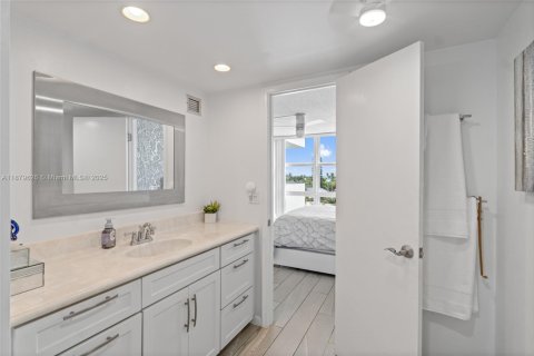 Copropriété à vendre à Fort Lauderdale, Floride: 2 chambres, 102.19 m2 № 1930145 - photo 21