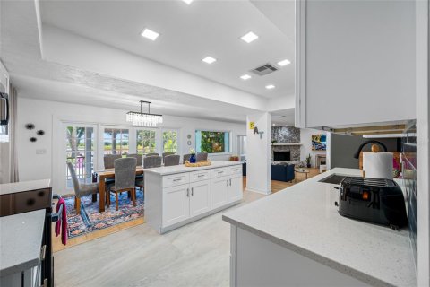 House in Clearwater, Florida 4 bedrooms, 266.35 sq.m. № 2150488 - photo 17