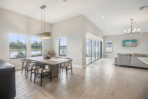 House in Riverview, Florida 4 bedrooms, 299.05 sq.m. № 2141943 - photo 11