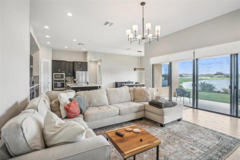 House in Riverview, Florida 4 bedrooms, 299.05 sq.m. № 2141943 - photo 6