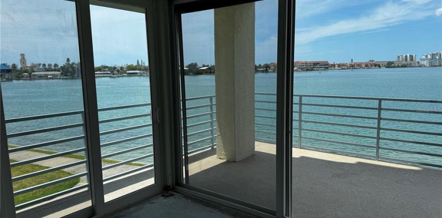 Condo à South Pasadena, Floride, 3 chambres  № 2139082