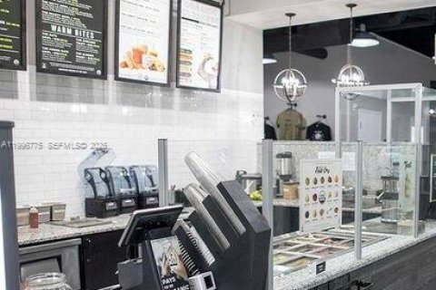 Commercial property in Cutler Bay, Florida № 2058300