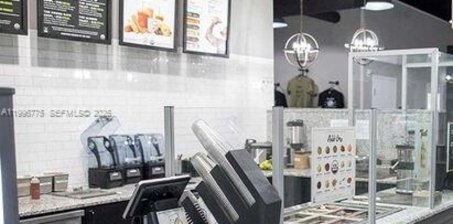 Commercial property in Cutler Bay, Florida № 2058300