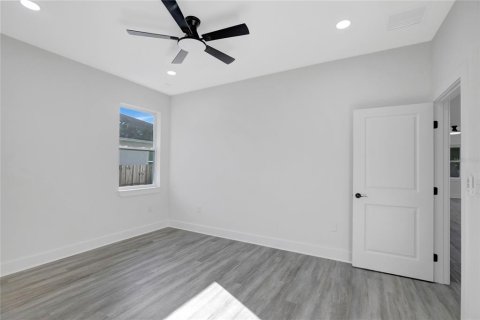 House in Tampa, Florida 3 bedrooms, 148.64 sq.m. № 2425866 - photo 14