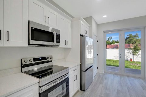 House in Tampa, Florida 3 bedrooms, 148.64 sq.m. № 2425866 - photo 11