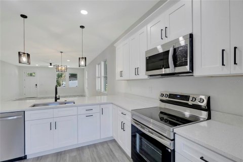House in Tampa, Florida 3 bedrooms, 148.64 sq.m. № 2425866 - photo 9