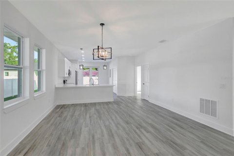 House in Tampa, Florida 3 bedrooms, 148.64 sq.m. № 2425866 - photo 30